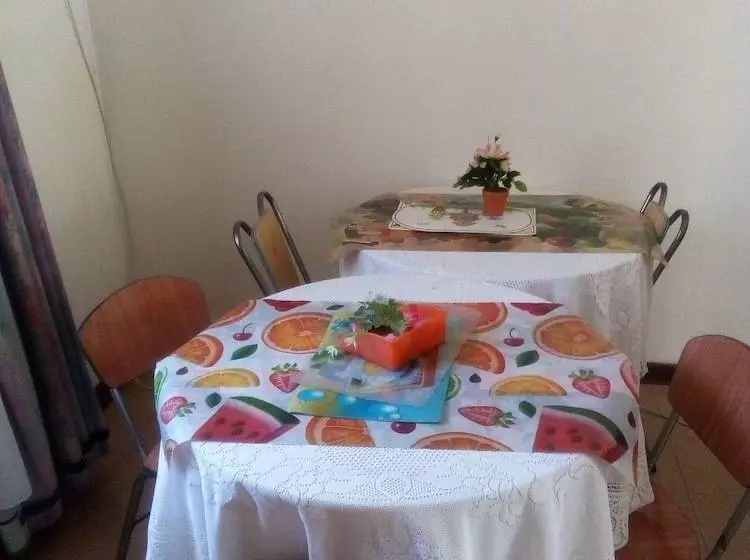 پانسیون Crisovik Guest House