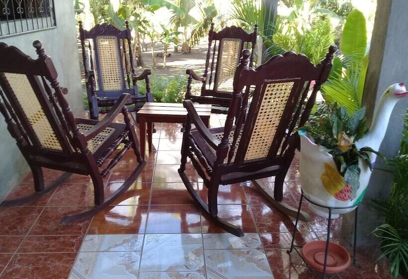 پانسیون La Sabana Cheap House