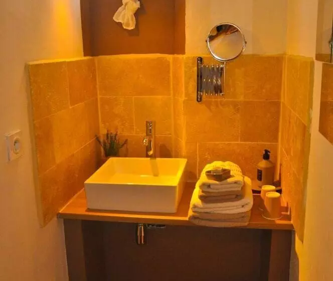 Majatalo Le Jas Vieux