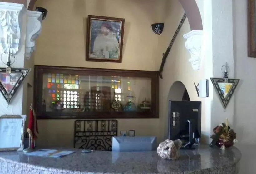 Majatalo Rochers Peints