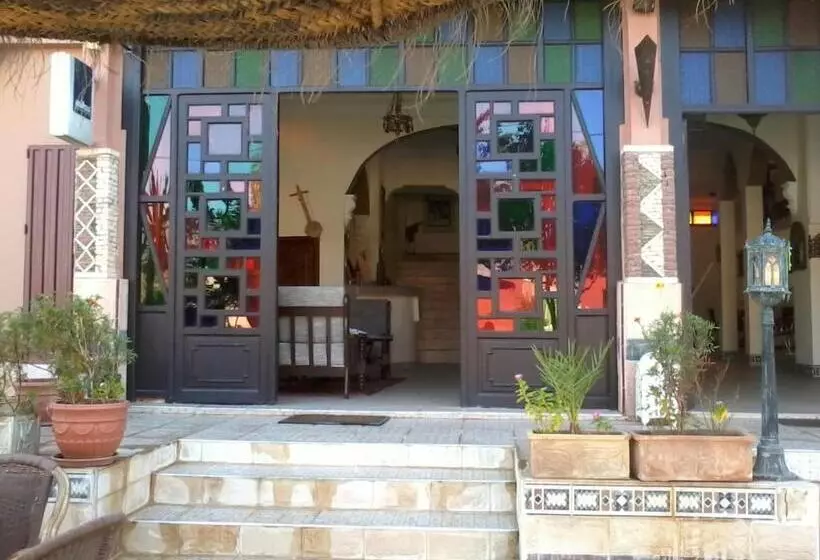 Majatalo Rochers Peints