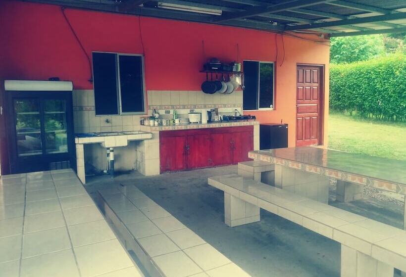 Vista Linda Lodge   Hostel