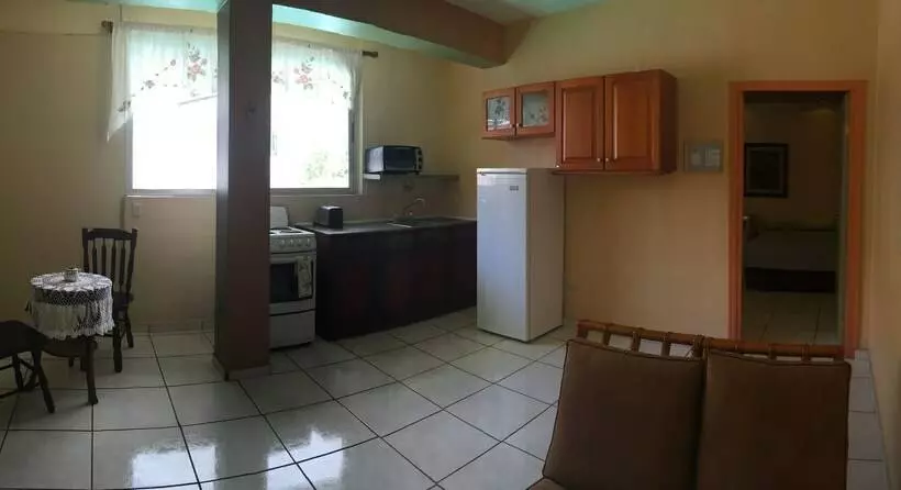 تختخواب و صبحانه Econo Guest House