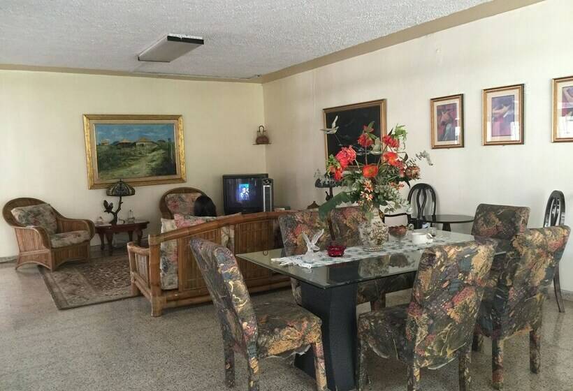 Bed and Breakfast Econo Guest House