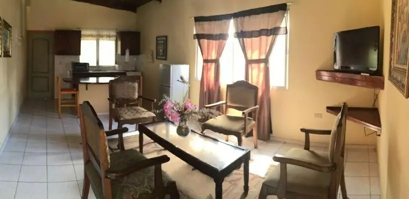 تختخواب و صبحانه Econo Guest House