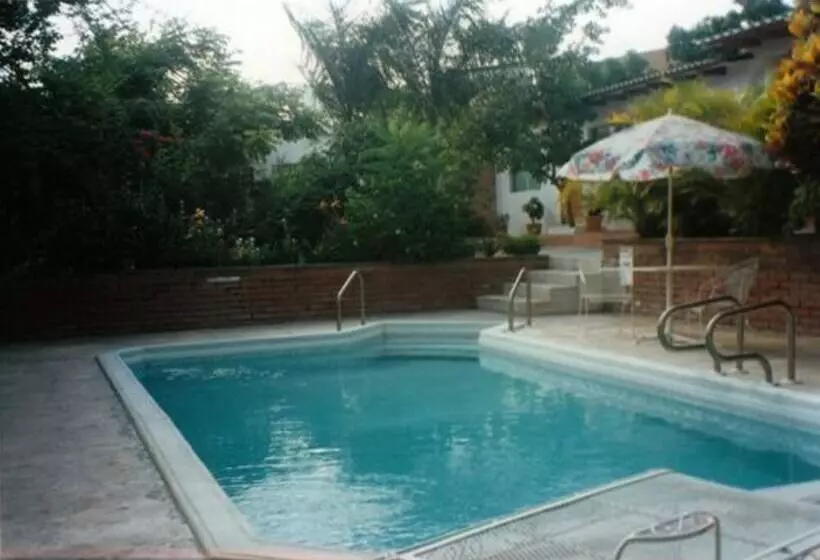تختخواب و صبحانه Econo Guest House