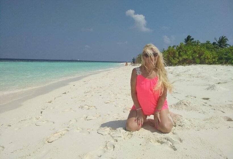 تختخواب و صبحانه Local Travel Beach