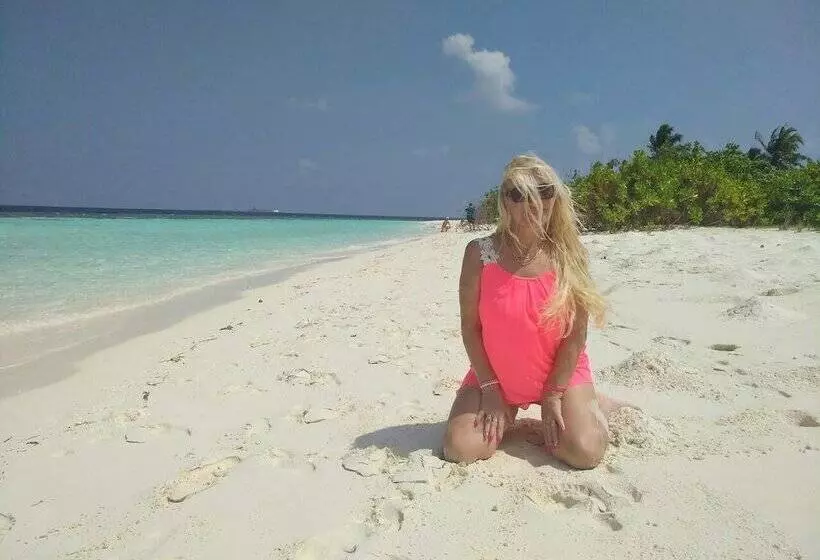 تختخواب و صبحانه Local Travel Beach