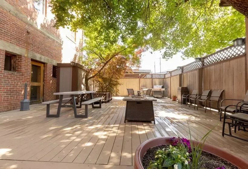 Helgeson Place Hotel & Suites