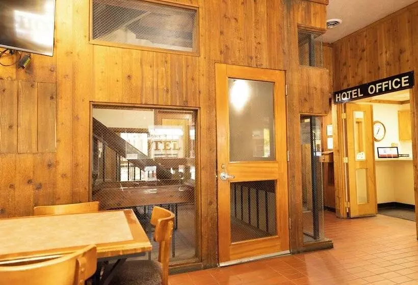 Helgeson Place Hotel & Suites