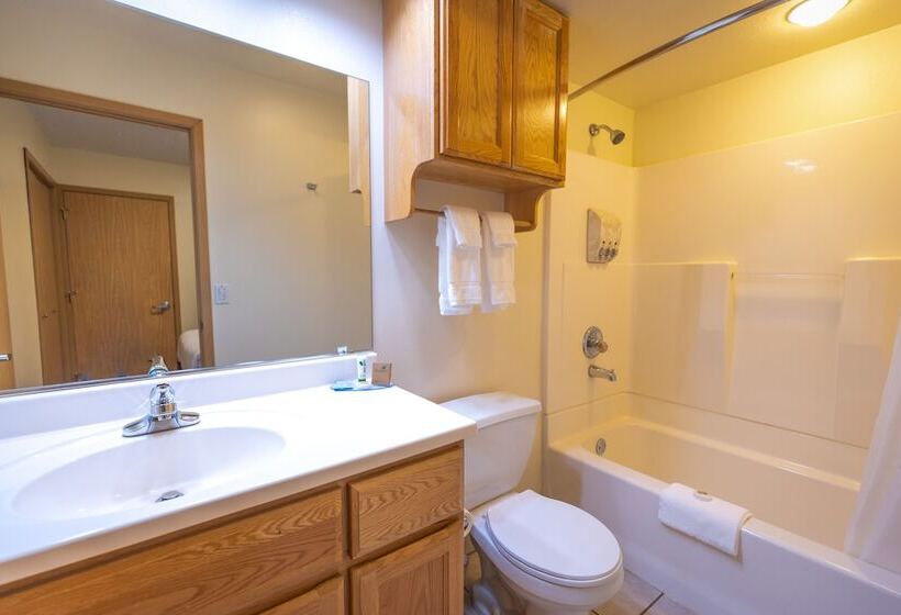 Helgeson Place Hotel & Suites