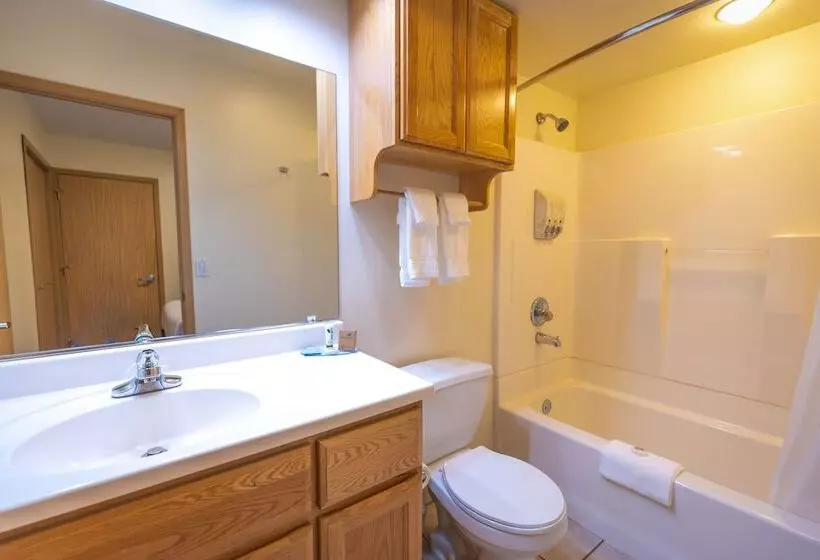 Helgeson Place Hotel & Suites