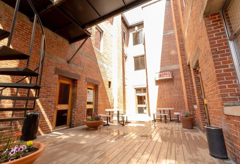 Helgeson Place Hotel & Suites