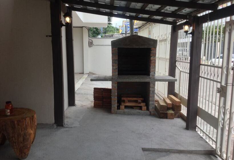 مسافرخانه Vinostal