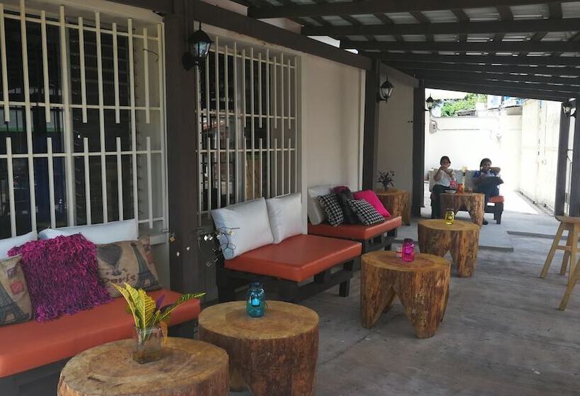 مسافرخانه Vinostal