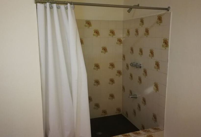 مسافرخانه Vinostal