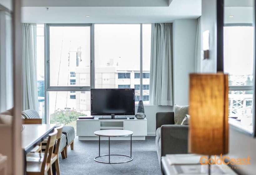 Отель Gold Coast Private Apartments
