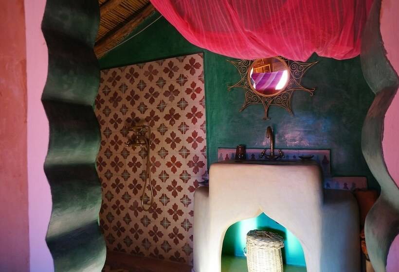 Отель Lodge Hara Oasis