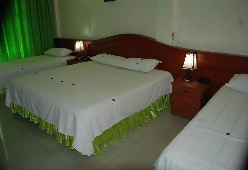 ホテル Los Puentes