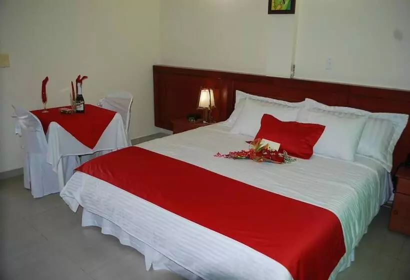 ホテル Los Puentes