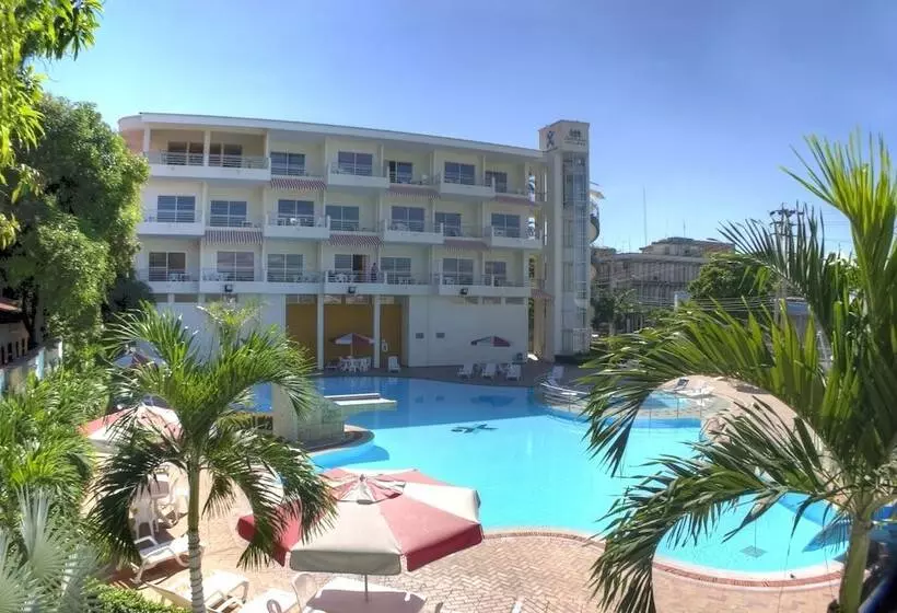 ホテル Los Puentes