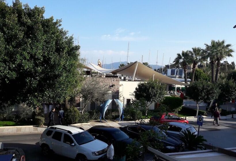 هتل Marina Boutique