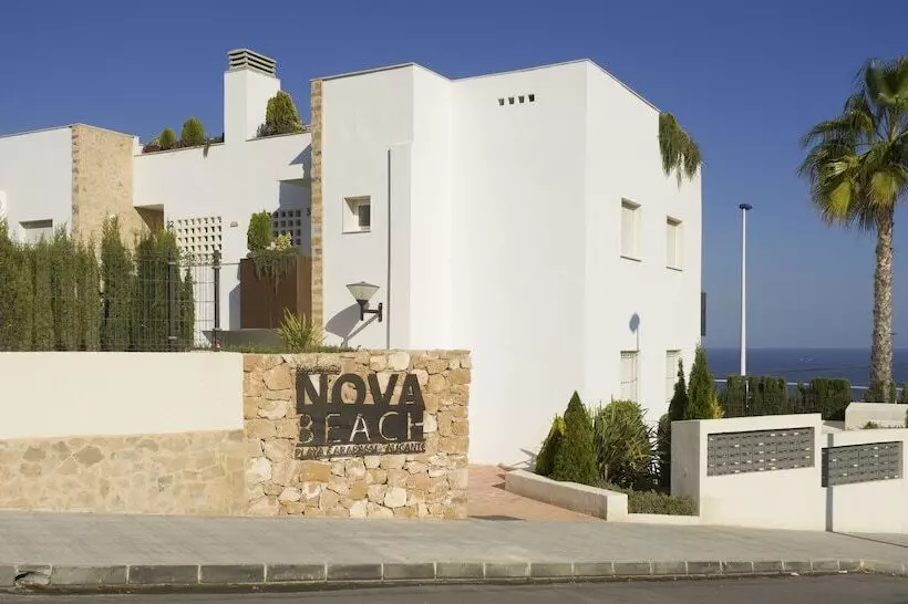 Hotelli Nova Beach Apartment