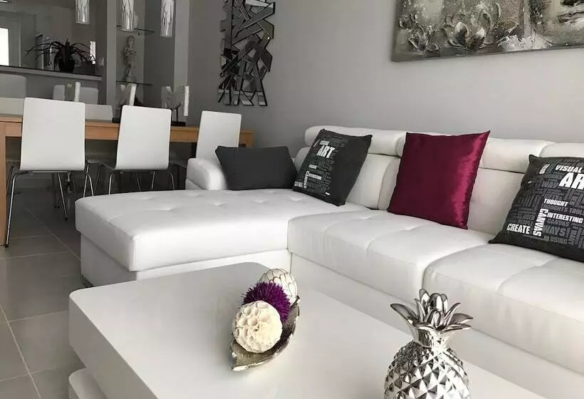 Hotelli Nova Beach Apartment