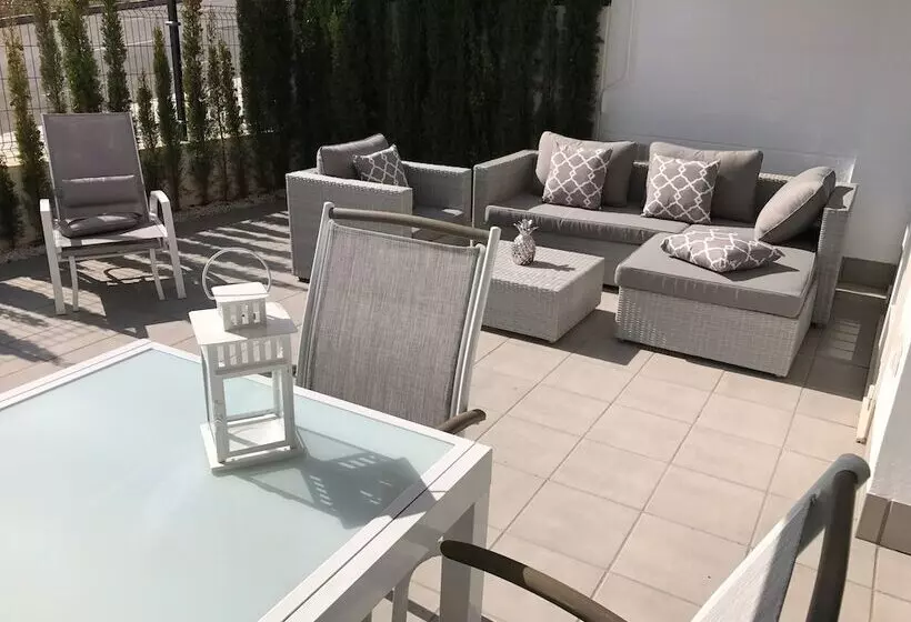 Hotelli Nova Beach Apartment