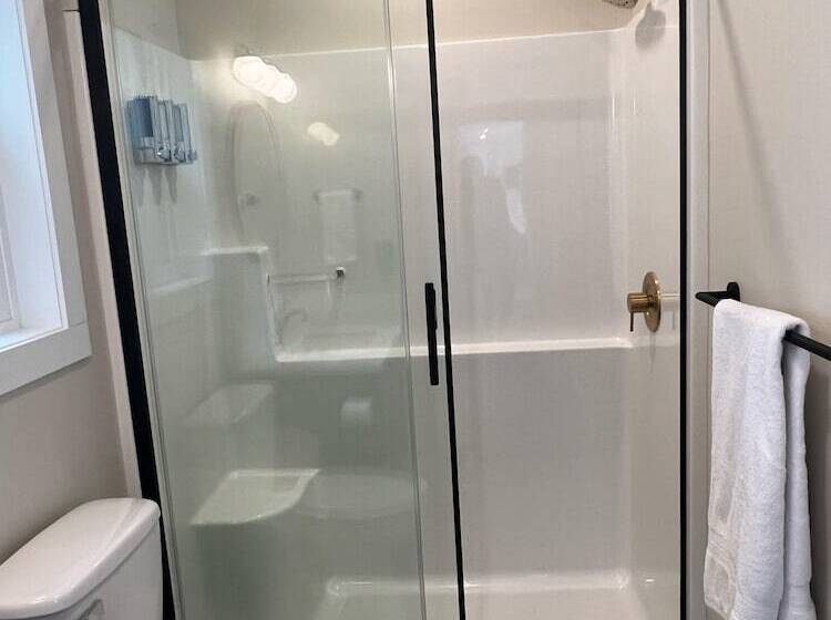 酒店 The Lodge On Harrison Lake