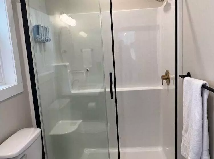 Hotelli The Lodge On Harrison Lake