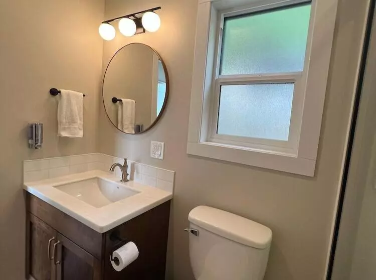 Hotelli The Lodge On Harrison Lake