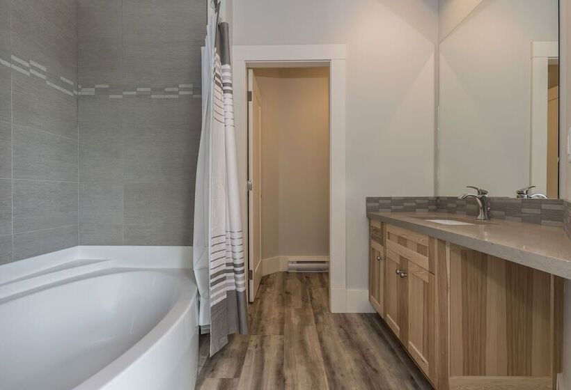 酒店 The Lodge On Harrison Lake