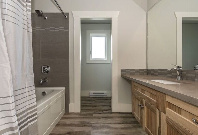 酒店 The Lodge On Harrison Lake