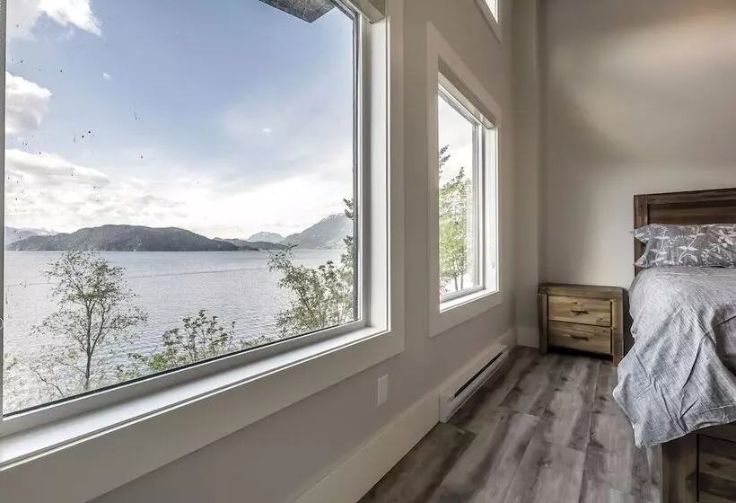 Hotelli The Lodge On Harrison Lake