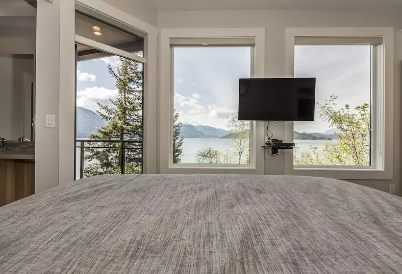 Hotelli The Lodge On Harrison Lake