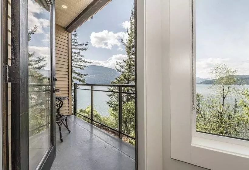 Hotelli The Lodge On Harrison Lake