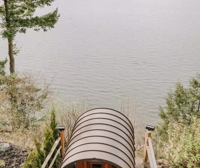 Hotelli The Lodge On Harrison Lake