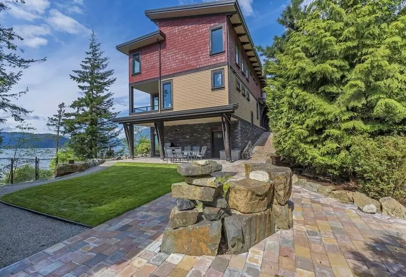 Hotelli The Lodge On Harrison Lake