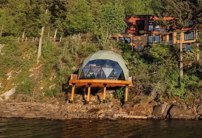 Hotelli The Lodge On Harrison Lake