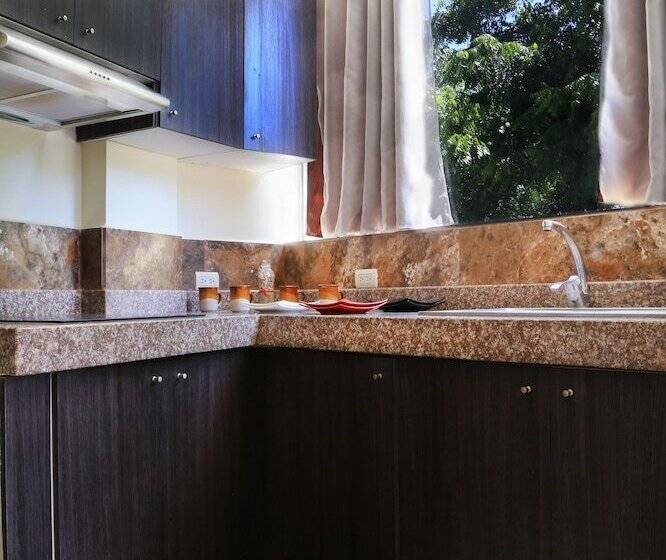 Mauna Suites And Hostal   Hostel