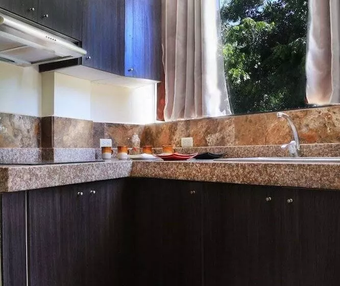 Mauna Suites And Hostal   Hostel