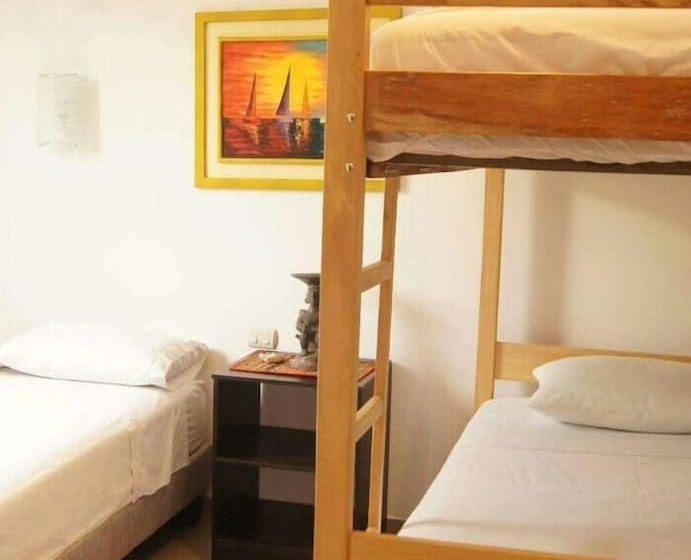 Mauna Suites And Hostal   Hostel