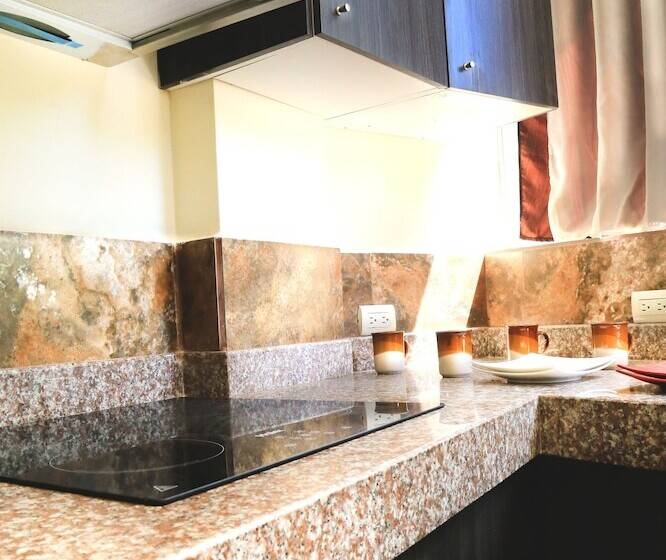 Mauna Suites And Hostal   Hostel