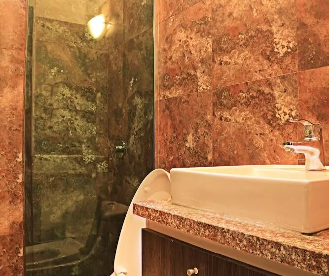 Mauna Suites And Hostal   Hostel