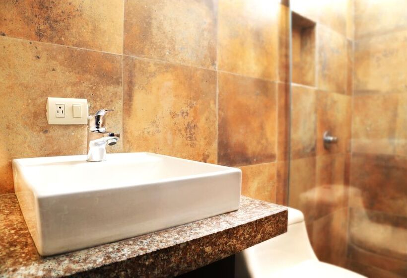 Mauna Suites And Hostal   Hostel