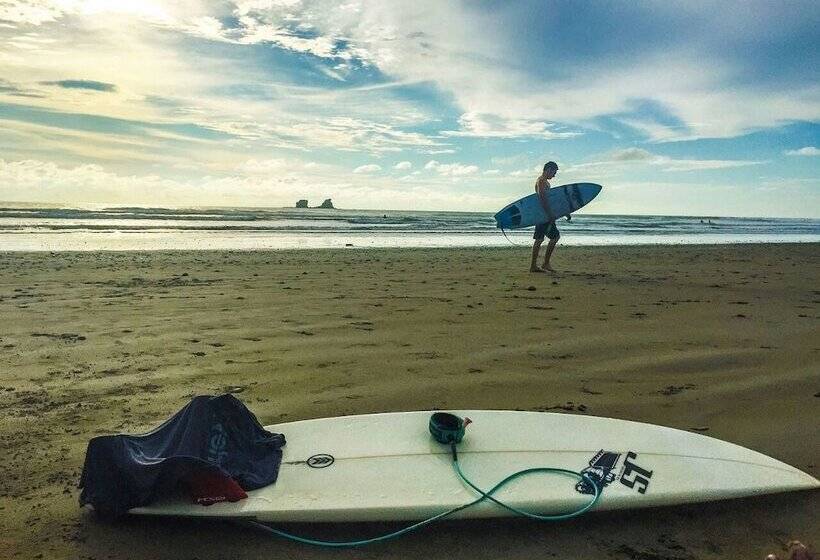 Mauna Suites And Hostal   Hostel