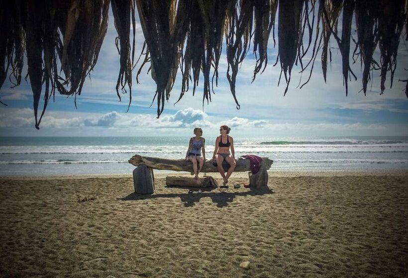 Mauna Suites And Hostal   Hostel