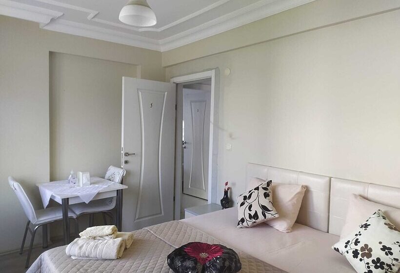 פנסיון Lara Konukevi