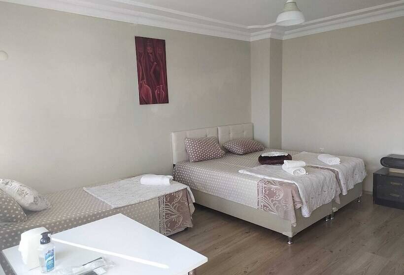 פנסיון Lara Konukevi